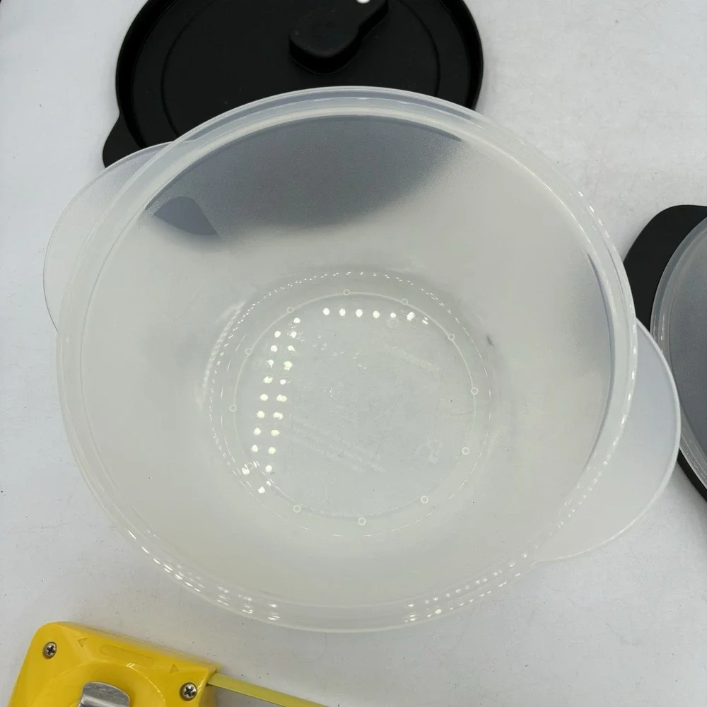 Tupperware Bowls Crystalwave 6.25 Cups Microwaveable Round Clear Bl Lid Lot of 2